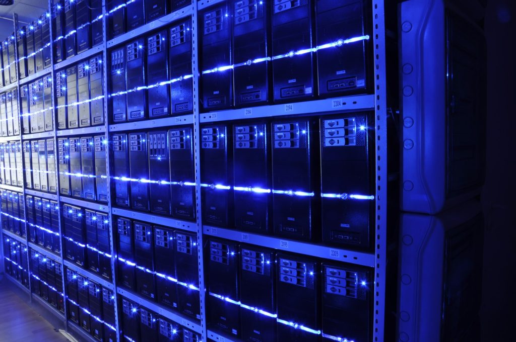 Server hall of a data center; Sesterce plans an AI data center campus in Jämsä, Finland (generic server-hall photo for illustration)